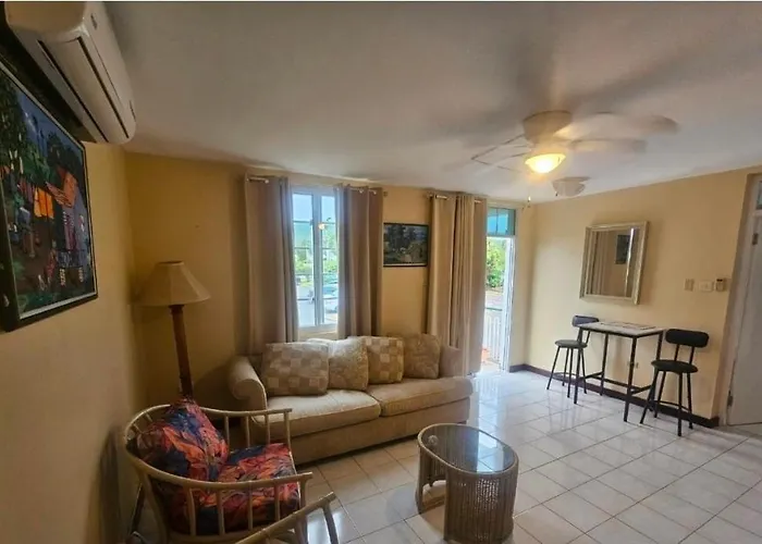 Secret Hideaway Ocean Views Access Pool Apartment *
